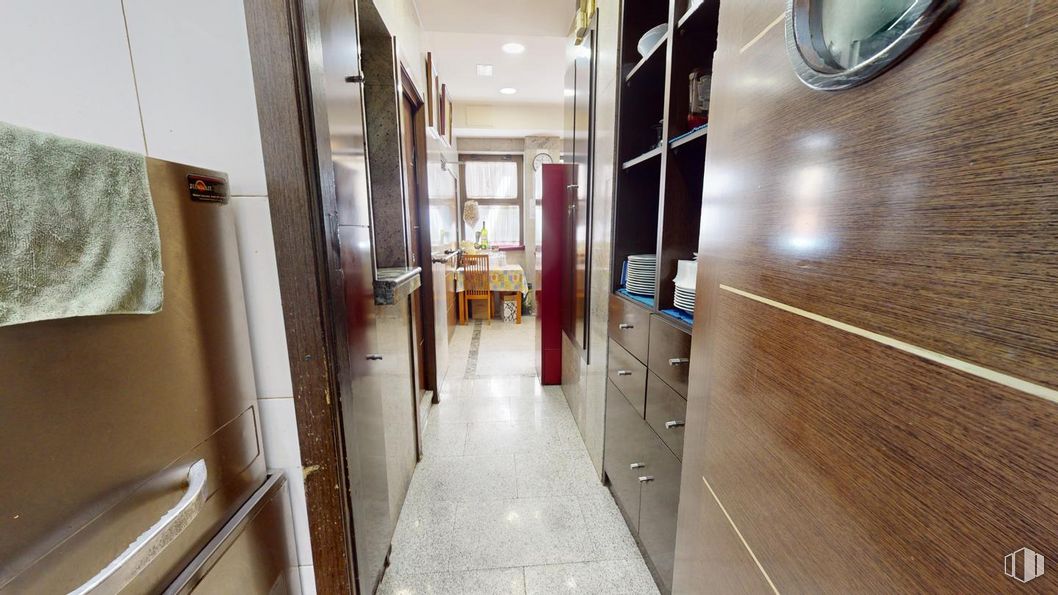 Local en venta en Calle Pont de Molins, Puente de Vallecas, Madrid, 28038 con cajonera, puerta, accesorio, edificio, suelos, hotel cápsula, interiorismo, suelo, madera y casa alrededor