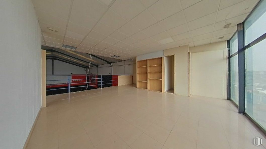 Industrial for sale at Calle Estaño, s/n, Illescas, Toledo, 45200 with furniture, hall, fixture, wood, floor, flooring, ceiling, glass, composite material and room around