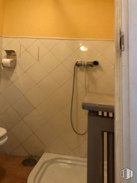 Local en venta en Calle Águila, Centro, Madrid, 28005 con accesorio de fontanería, baño, piso, línea, suelo, fontanería, rectángulo, gas, material compuesto y madera alrededor