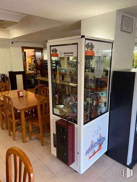 Retail for rent at Zona Moratalaz, Moratalaz, Madrid, 28030 with table, chair, cabinetry, furniture, food, interior design, refrigerator, door, plant and gas around