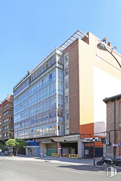 Local en alquiler en Calle Raimundo Fernández Villaverde, 10, Chamberí, Madrid, 28003 con edificio, cielo, luz de la calle, ventana, diseño urbano, bloque de pisos, condominio, barrio, fachada y zona residencial alrededor