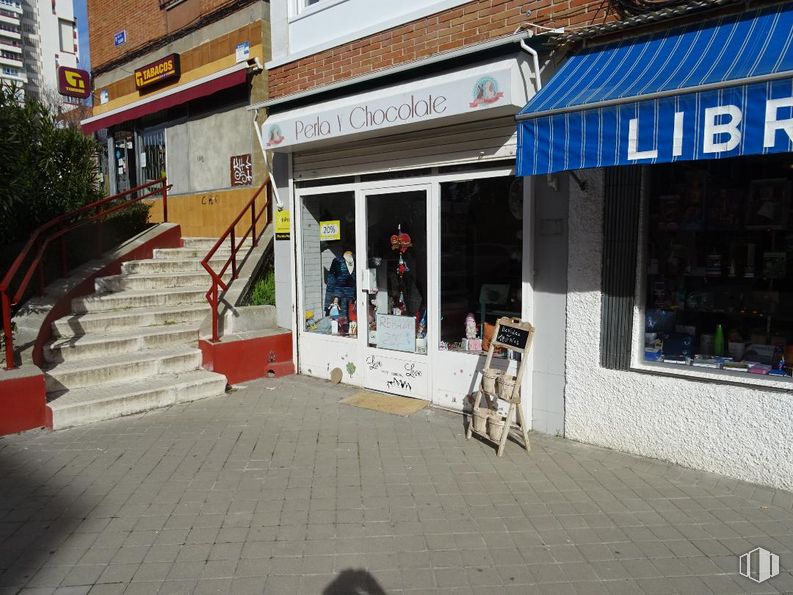 Local en venta en Calle Calanda, Hortaleza, Madrid, 28043 con edificio, ventana, bicicleta, fachada, ciudad, diseño urbano, árbol, uso mixto, carretera y peatonal alrededor