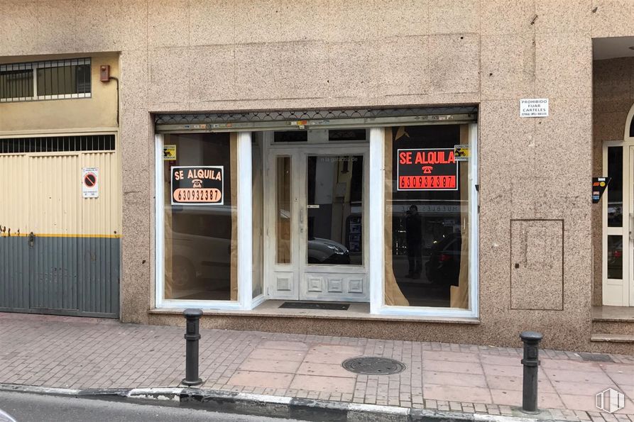 Local en venta en Calle Juan de la Cierva, 7, Arganda del Rey, Madrid, 28500 con ventana, accesorio, fachada, puerta, carretera, gas, ciudad, fuente, calle y ladrillo alrededor