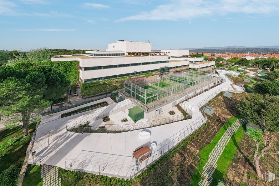 Oficina en alquiler en Elcano, Calle Severo Ochoa, 2, Las Rozas de Madrid, Madrid, 28230 con edificio, cielo, nube, planta, terreno, diseño urbano, paisaje, zona residencial, bienes raíces y ciudad alrededor