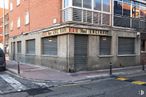 Retail for sale at Calle Maestro Serrano, 27, Collado Villalba, Madrid, 28400 with window, building, car, brickwork, road surface, brick, asphalt, urban design, residential area and facade around