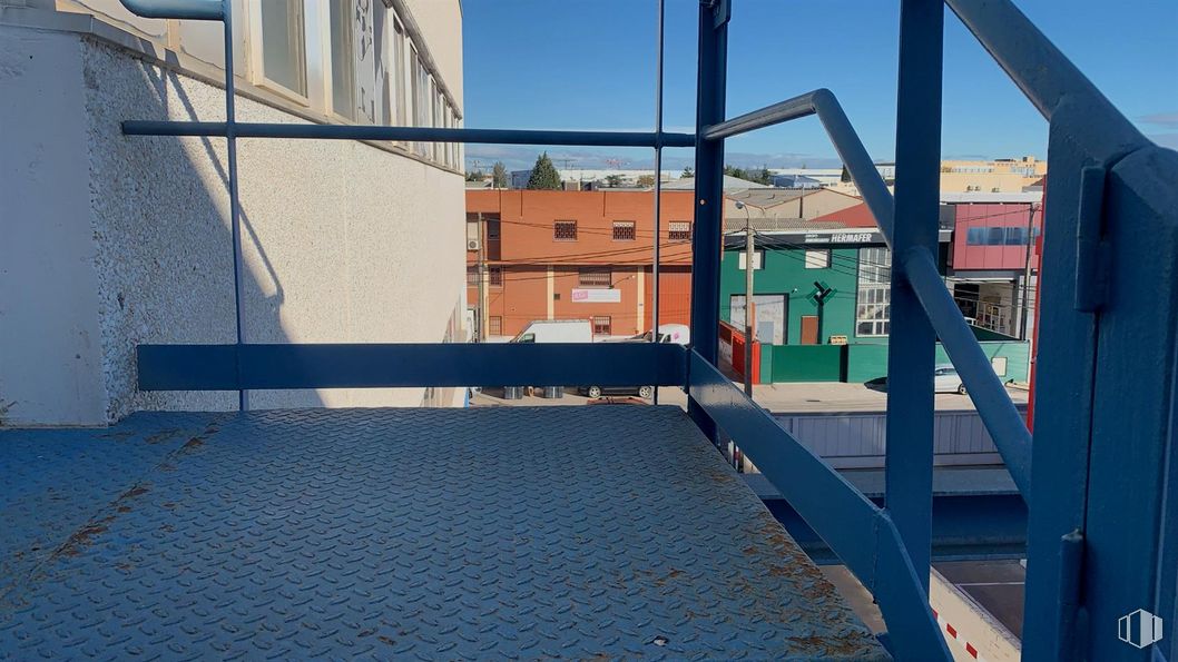 Nave en venta en Zona industrial, Getafe, Madrid, 28906 con cielo, edificio, ventana, azul, sombra, madera, diseño urbano, inmobiliario, fachada y casa alrededor