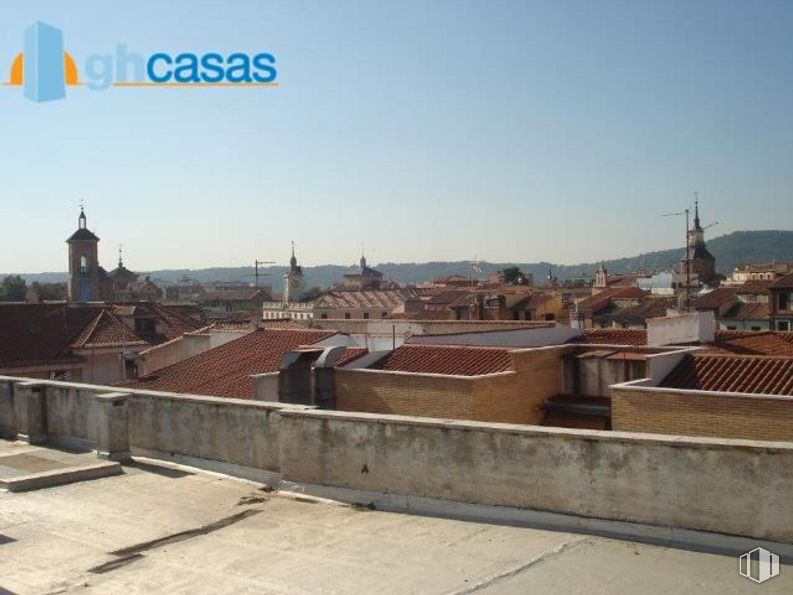 Office for rent at Zona Casco Histórico, Alcalá de Henares, Madrid, 28801 with sky, roof, landmark, horizon, city, composite material, landscape, urban design, brick and facade around