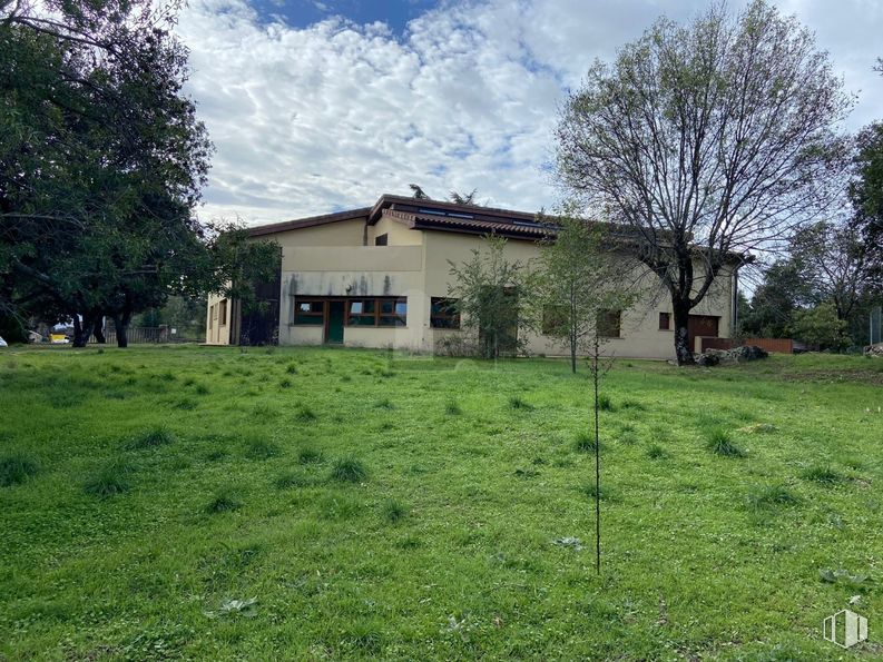 Local en venta en Carretera Navacerrada, El Boalo, Madrid, 28413 con casa, nube, cielo, planta, ventana, edificio, árbol, paisaje natural, lote de terreno y hierba alrededor