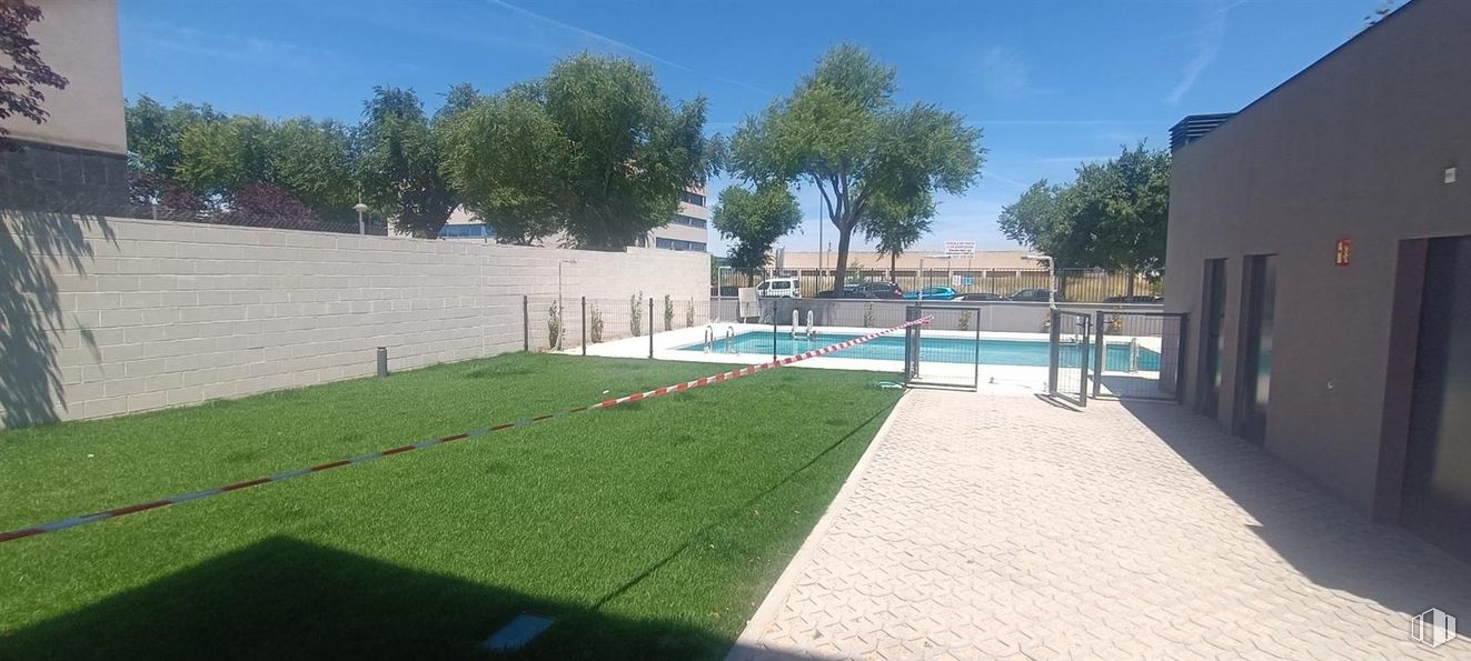 Oficina en venta en Calle Laguna del Marquesado, Villaverde, Madrid, 28021 con cielo, planta, árbol, lote de terreno, hierba, suelos, agua, edificio, diseño urbano y valla alrededor