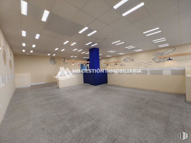 Local en alquiler en Calle Portugal, Fuenlabrada, Madrid, 28942 con lámpara, alumbrado, edificio, hall, interiorismo, accesorio, suelo, suelos, techo y vidrio alrededor