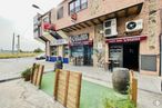 Retail for rent at Carretera Calera y Chozas, Talavera de la Reina, Toledo, 45600 with window, plant, building, sky, flowerpot, road surface, neighbourhood, door, residential area and real estate around