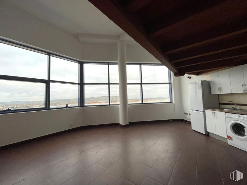 Office for sale at Torre 1, Avenida Madrid, 88, Arganda del Rey, Madrid, 28500 with refrigerator, washing machine, window, home appliance, flooring, floor, ceiling, interior design, apartment and room around