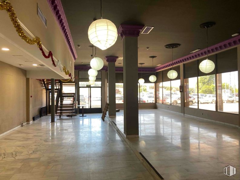 Industrial for rent at Zona industrial, Algete, Madrid, 28110 with light fixture, lighting, flooring, ceiling, interior design, floor, lobby, glass, column and hall around