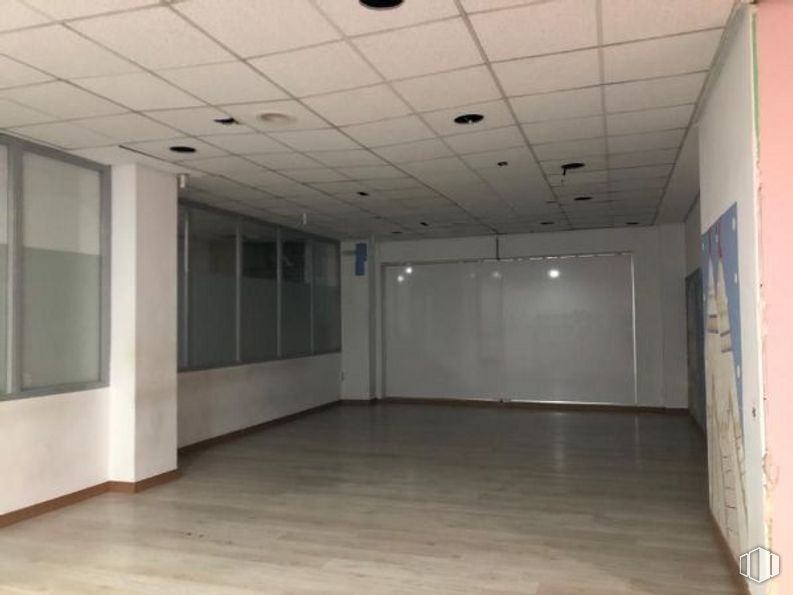 Local en alquiler en Paseo Extremadura, Alcorcón, Madrid, 28921 con ventana, hall, interiorismo, accesorio, suelos, techo, madera, vidrio, evento y madera dura alrededor