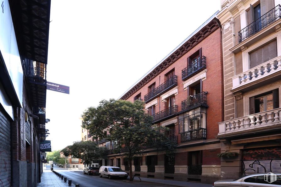 Local en venta en Calle San Mateo, 30, Centro, Madrid, 28004 con edificio, ventana, coche, cielo, durante el día, vehículo, infraestructura, planta, superficie de la carretera y barrio alrededor