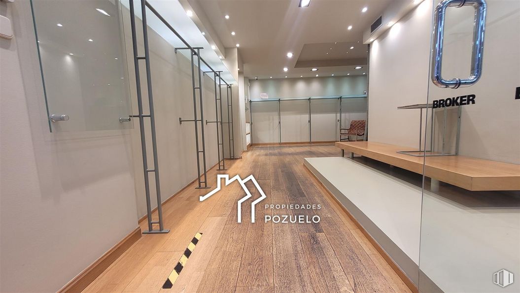 Local en venta en Centro Comercial Zoco, Pozuelo de Alarcón, Madrid, 28223 con propiedad, interiorismo, madera, suelos, suelo, edificio, hall, pared, techo y vidrio alrededor