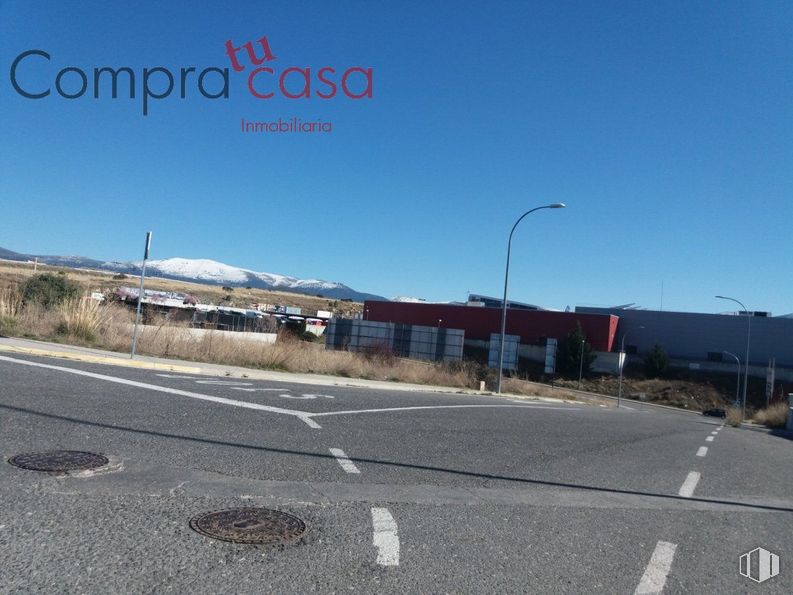 Land for sale at Polígono del Acueducto, Segovia, 40006 with street light, sky, daytime, property, road surface, asphalt, land lot, cloud, thoroughfare and tar around