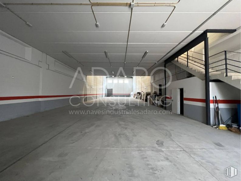 Industrial for sale at Calle Bronce, Torrejón de Ardoz, Madrid, 28850 with flooring, floor, ceiling, hall, concrete, design, basement, building material, garage and plaster around