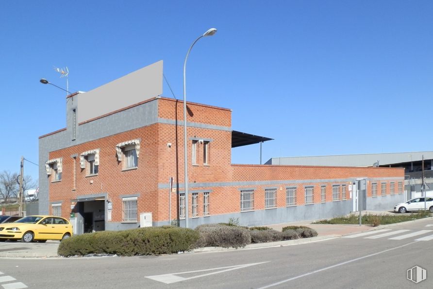 Nave en venta en Polígono Industrial Vicálvaro, Vicálvaro, Madrid, 28052 con coche, edificio, luz de la calle, cielo, planta, ventana, rueda, asfalto, vehículo y área residencial alrededor