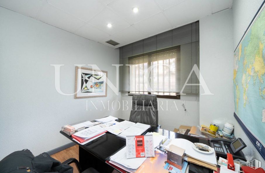 Oficina en venta en Nueva España, Chamartín, Madrid, 28016 con mesa, propiedad, mesa, accesorio, ventana, interiorismo, escritorio, edificio, suelo y madera alrededor