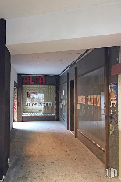 Local en alquiler y venta en Avenida Constitución, 47, Móstoles, Madrid, 28931 con espejo, accesorio, suelo, techo, ciudad, fuente, fachada, hormigón, material compuesto y puerta alrededor