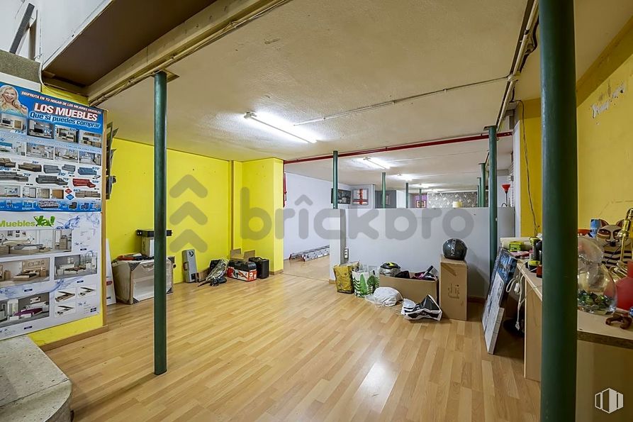 Retail for sale at Calle Gerardo de Diego, 1, Puente de Vallecas, Madrid, 28038 with building, floor, flooring, wood, hall, ceiling, hardwood, house, leisure and room around