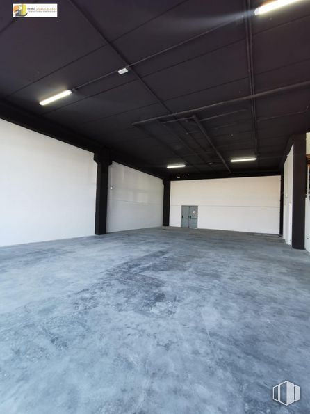 Nave en alquiler y venta en Zona industrial, Arganda del Rey, Madrid, 28500 con hall, edificio, suelo, suelos, madera, material compuesto, techo, espacio, hormigón y casa alrededor