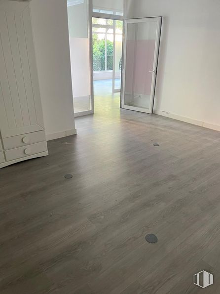 Local en alquiler y venta en Calle Florida, 56, Aranjuez, Madrid, 28300 con puerta, propiedad, accesorio, madera, edificio, suelos, suelo, pared, tinte para madera y suelo laminado alrededor