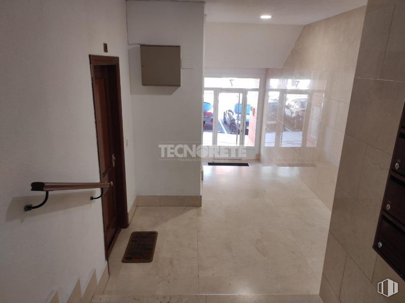 Retail for sale at Calle Juan Ramón Jiménez, Guadalajara, 19004 with fixture, wood, door, building, floor, flooring, hall, wall, house and automotive exterior around