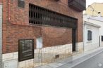 Retail for rent at Calle Benerisa, 17, Moncloa - Aravaca, Madrid, 28023 with window, house, wall, brick, brickwork, brown, composite material, urban design, building material and metal around