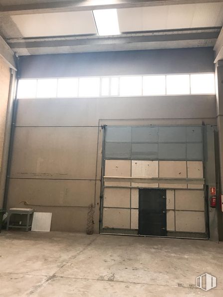 Nave en alquiler en Zona La Poveda, Arganda del Rey, Madrid, 28500 con puerta, accesorio, madera, suelos, suelo, exterior del automóvil, edificio, sombra, tintes y matices y material compuesto alrededor