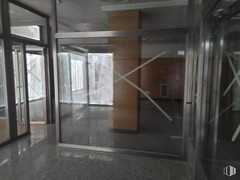 Retail for sale at Calle Rafael Alberti, 11, Collado Villalba, Madrid, 28400 with fixture, flooring, floor, automotive exterior, wood, vehicle door, hall, glass, ceiling and window around