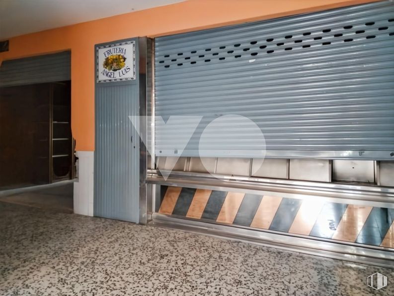 Retail for sale at Calle Concejo, Galapagar, Madrid, 28260 with garage door and garage around