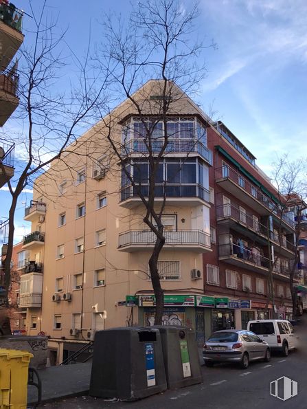 Local en venta en Calle Francisco García, 19, Carabanchel, Madrid, 28025 con coche, edificio, cielo, ventana, planta, nube, neumático, rueda, diseño urbano y árbol alrededor