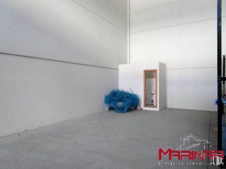 Nave en venta en Zona industrial Seseña, Seseña, Toledo, 45223 con suelo, edificio, suelos, material compuesto, azul eléctrico, accesorio, evento, hall, techo y vidrio alrededor