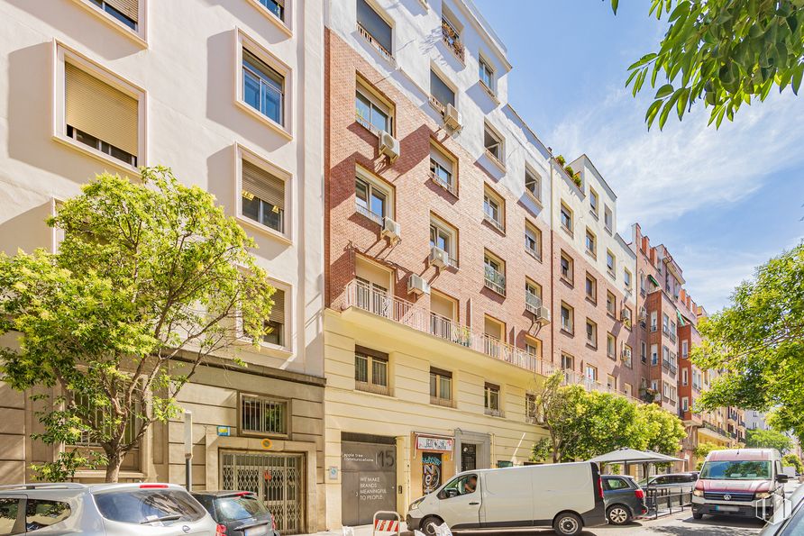 Local en venta en Calle Menorca, Retiro, Madrid, 28009 con camioneta, ventana, camión, coche, vehículo terrestre, rueda, neumático, edificio, vehículo y propiedad alrededor