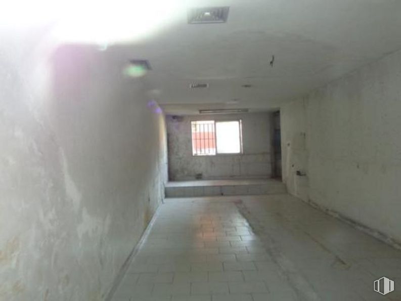 Retail for sale at Calle Honorio Lozano, Collado Villalba, Madrid, 28400 with window, building, fixture, house, floor, flooring, composite material, tints and shades, concrete and ceiling around