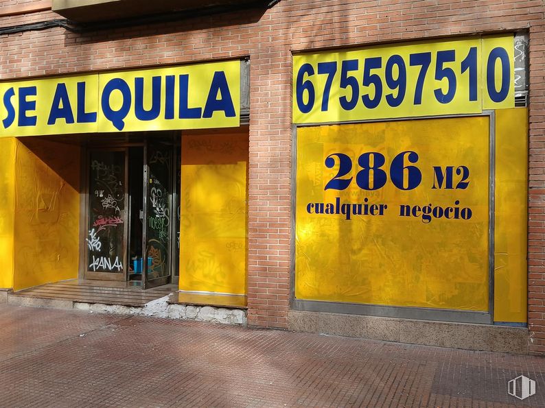 Local en alquiler en Paseo Curas, 23, Alcalá de Henares, Madrid, 28801 con fuente, material compuesto, publicidad, firmar y banner alrededor