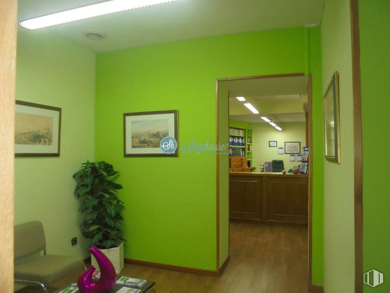 Office for sale at Avenida Acueducto, Segovia, 40001 with picture frame, houseplant, chair, furniture, plant, flowerpot, building, interior design, fixture and floor around