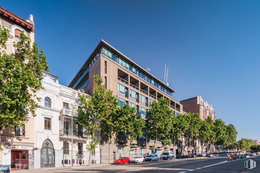 Oficina en alquiler en Calle Alfonso XII, 62, Retiro, Madrid, 28014 con edificio, cielo, día, coche, ventana, árbol, condominio, diseño urbano, vía pública y vehículo alrededor