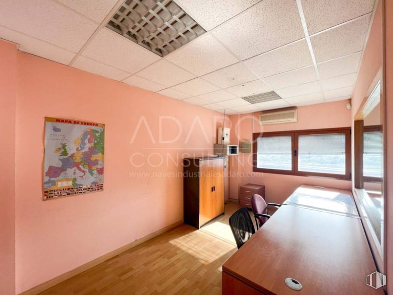 Industrial for sale at Polígono industrial Las Matillas, Alcalá de Henares, Madrid, 28802 with window, furniture, flooring, interior design, floor, ceiling, room, wood stain, chair and desk around