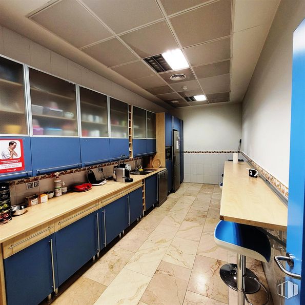 Office for sale & for rent at Calle María Tubau, Fuencarral - El Pardo, Madrid, 28050 with cabinetry, chair, stool, property, table, furniture, building, architecture, interior design and flooring around