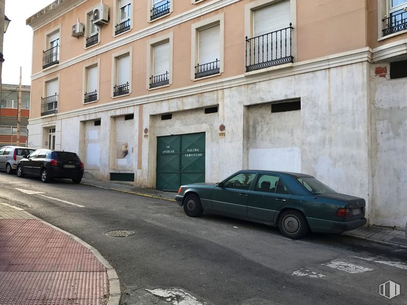 Local en alquiler y venta en Calle Carmen, 8, Aranjuez, Madrid, 28300 con coche, neumático, edificio, luz de estacionamiento automotriz, rueda, vehículo terrestre, vehículo, ventana, vehículo motorizado y iluminación automotriz alrededor