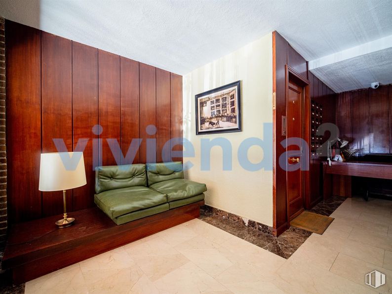 Oficina en venta en Calle Drácena, Chamartín, Madrid, 28016 con marco, lámpara, alumbrado, sofá, mueble, confort, edificio, interiorismo, madera y naranja alrededor