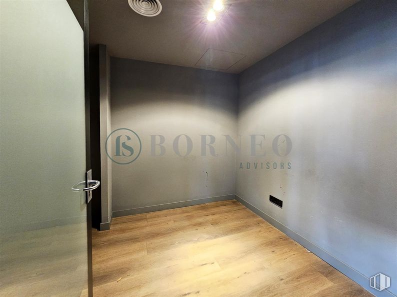 Local en alquiler en Paseo Castellana, Chamartín, Madrid, 28046 con suelos, suelo, techo, gris, plata, tinte para madera, diseño, madera dura, limpieza y iluminación natural alrededor