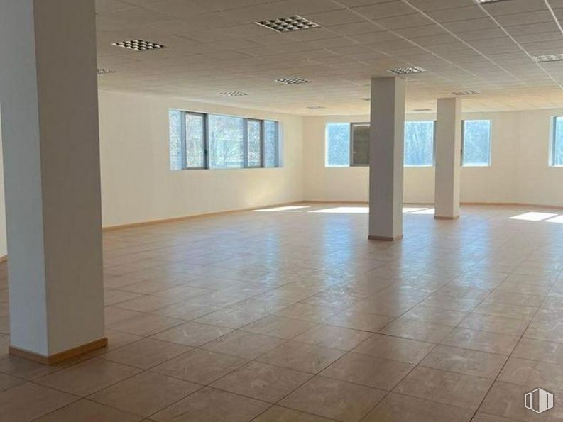 Oficina en venta en Calle Libertad, Móstoles, Madrid, 28936 con ventana, propiedad, accesorio, suelo de baldosas, suelos, suelo, hall, propiedad material, material de construcción y material compuesto alrededor