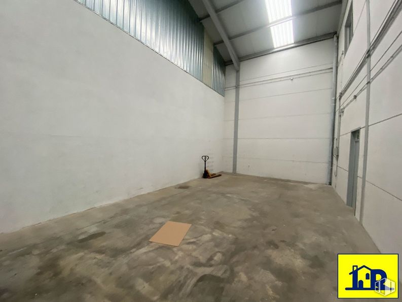 Industrial for sale at Polígono Sepes, Cuenca, 16004 with wood, building, flooring, floor, hall, composite material, hardwood, ceiling, concrete and shooter game around