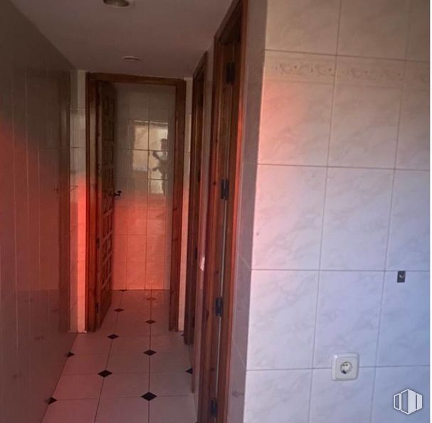 Retail for rent at Zona Centro, Nambroca, Toledo, 45190 with building, fixture, tile flooring, wood, wall, door, material property, flooring, house and rectangle around