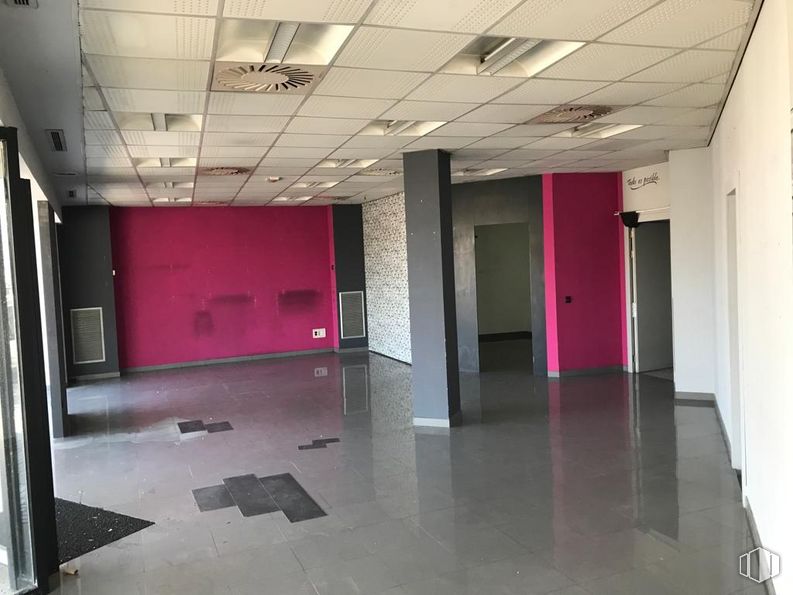 Local en alquiler y venta en Calle Móstoles, 78, Fuenlabrada, Madrid, 28942 con accesorio, edificio, interiorismo, hall, suelo, suelos, pared, propiedad material, magenta y techo alrededor