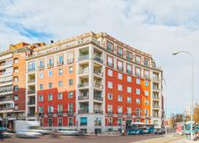 Office for rent at Edificio Marañón, Paseo Castellana, 53, Chamberí, Madrid, 28046 with building, cloud, sky, daytime, window, street light, wheel, tower block, urban design and condominium around